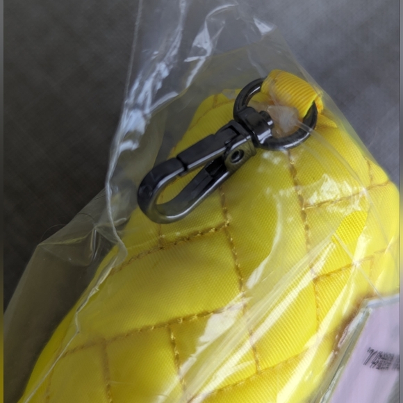 NWT Lug Bobsled Eyeglasses Case/Pouch in Yellow - Picture 3 of 3